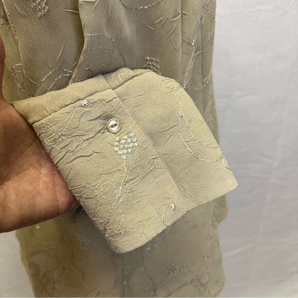 Tailor B. Moss Women’s XL Beige Embroidered Button-Up Shirt - Picture 5 of 11